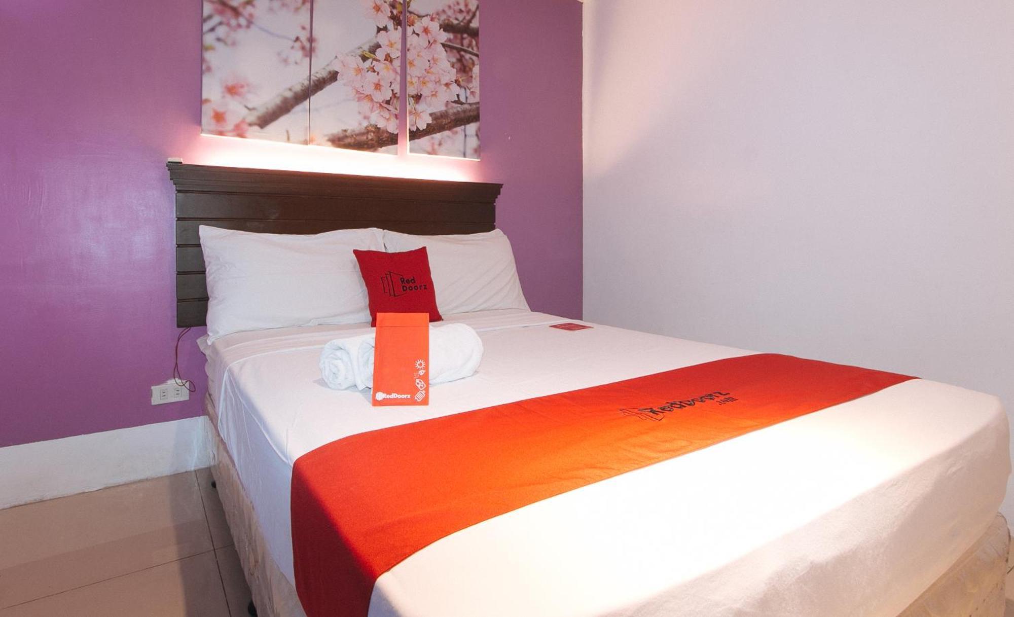 Reddoorz @ Melbourne Suites Makati 마카티 외부 사진