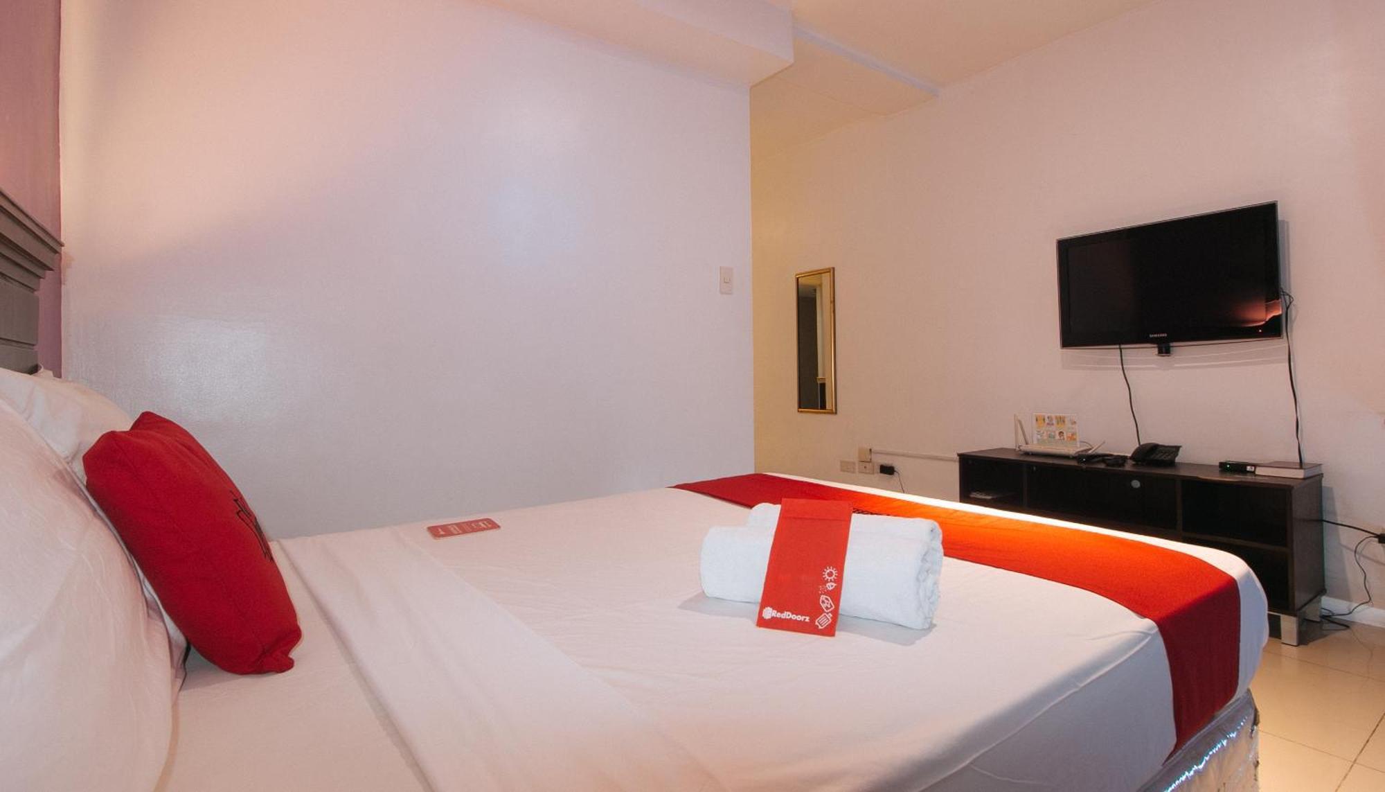 Reddoorz @ Melbourne Suites Makati 마카티 외부 사진