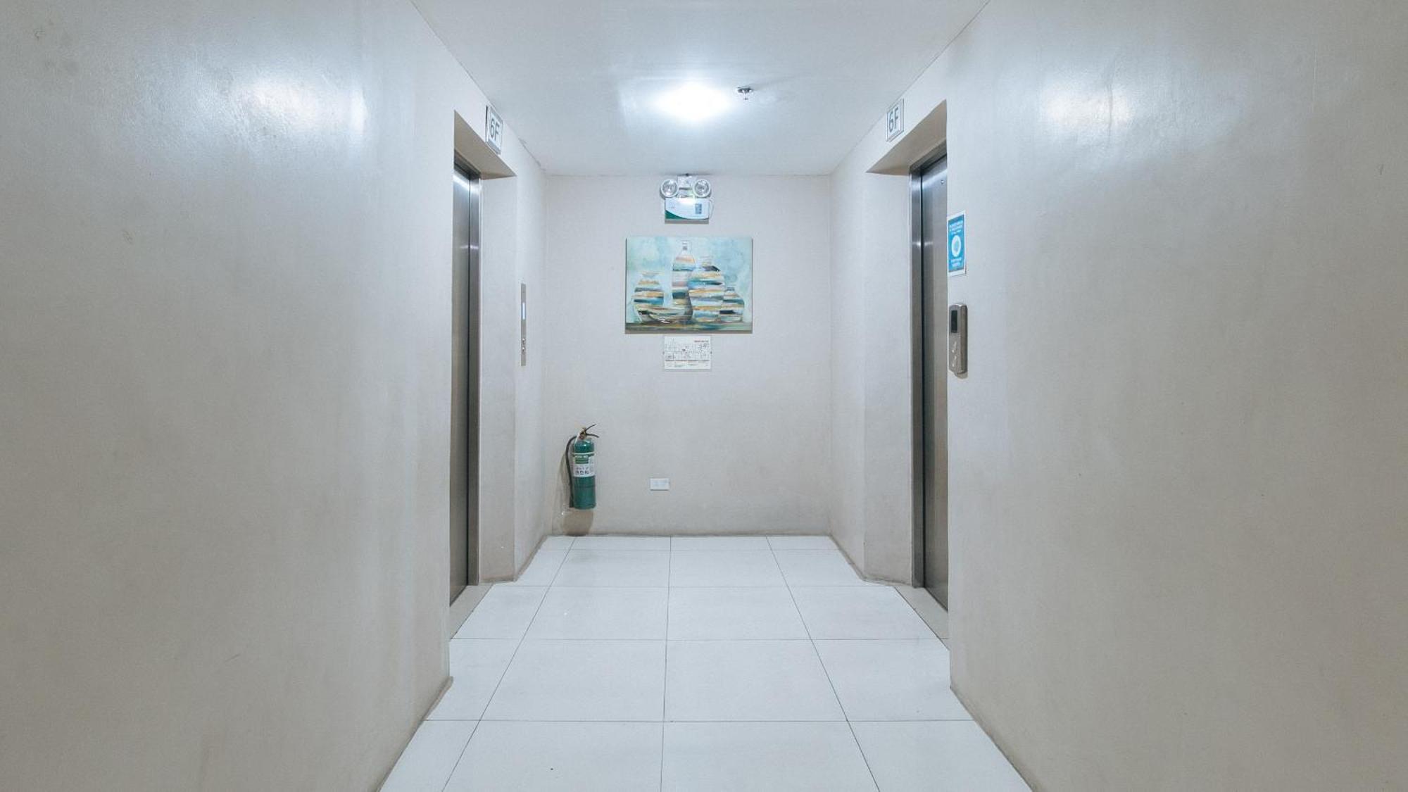 Reddoorz @ Melbourne Suites Makati 마카티 외부 사진